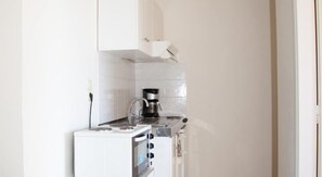 apartman, 1 hálószobával, kilátással a tengerre | Privát teakonyha | Hűtőszekrény, főzőlap, kávé-/teafőző és elektromos vízforraló