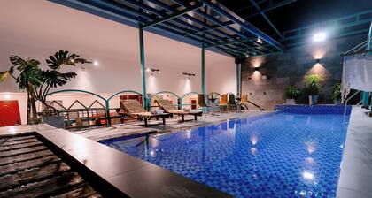 DAHLIALAND SAIGON HOTEL & SWIMMING POOL