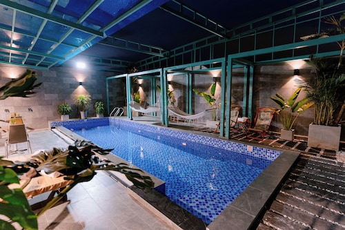 DAHLIALAND SAIGON HOTEL & SWIMMING POOL