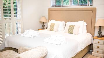 Iron/ironing board, cots/infant beds