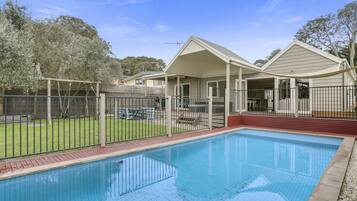 حمّام سباحة خارجي