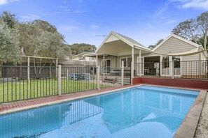 Outdoor pool - Fern Beach House (Rye)