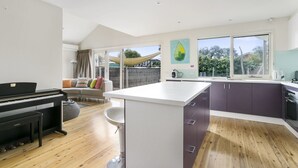 Private kitchen - Fern Beach House (Rye)
