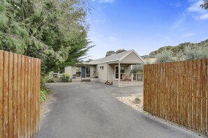 Front of property - Fern Beach House (Rye)