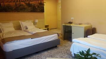 Junior Suite | Premium bedding, minibar, in-room safe, desk