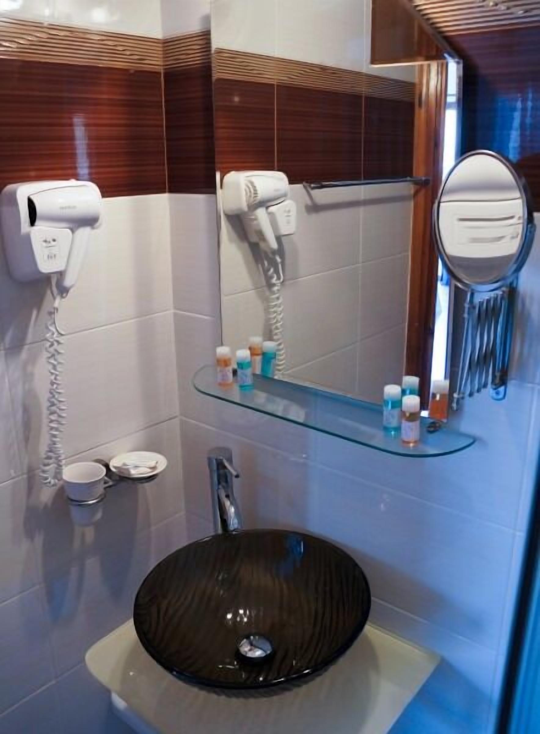 triple room, pool view (extra bed) | bathroom | shower, free toiletries, hair dryer, towels