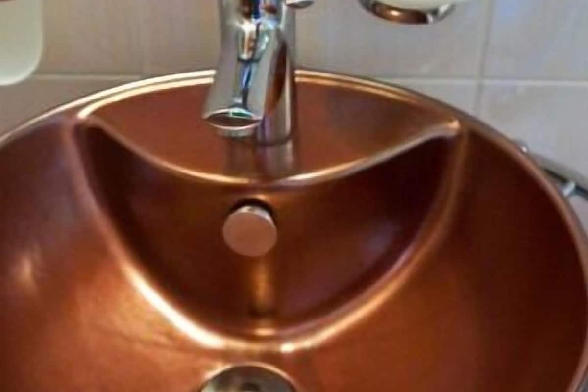 triple room, pool view (extra bed) | bathroom sink