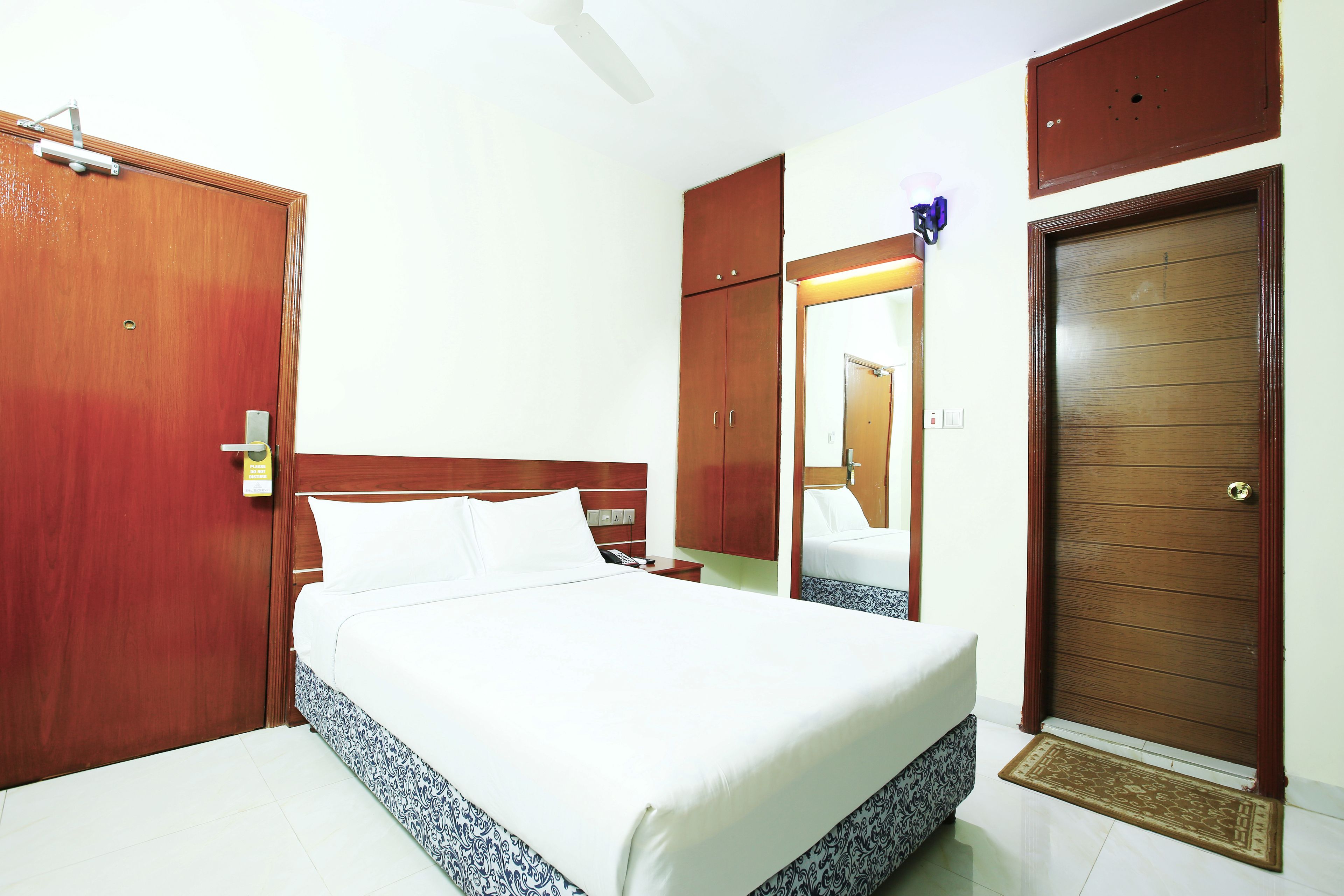 Kahden hengen deluxe-huone | Tallelokero huoneessa, työpöytä, äänieristys, ilmainen Wi-Fi