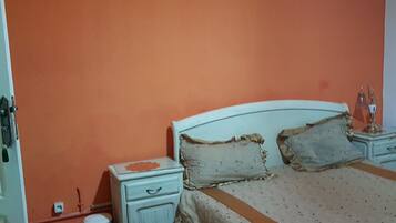 Apartment, 2 Bedrooms | 1 bedroom, individually decorated, individually furnished, desk