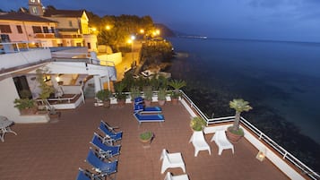 Chambre Double Classique, 1 chambre, salle de bains privée, vue mer | Terrasse/Patio