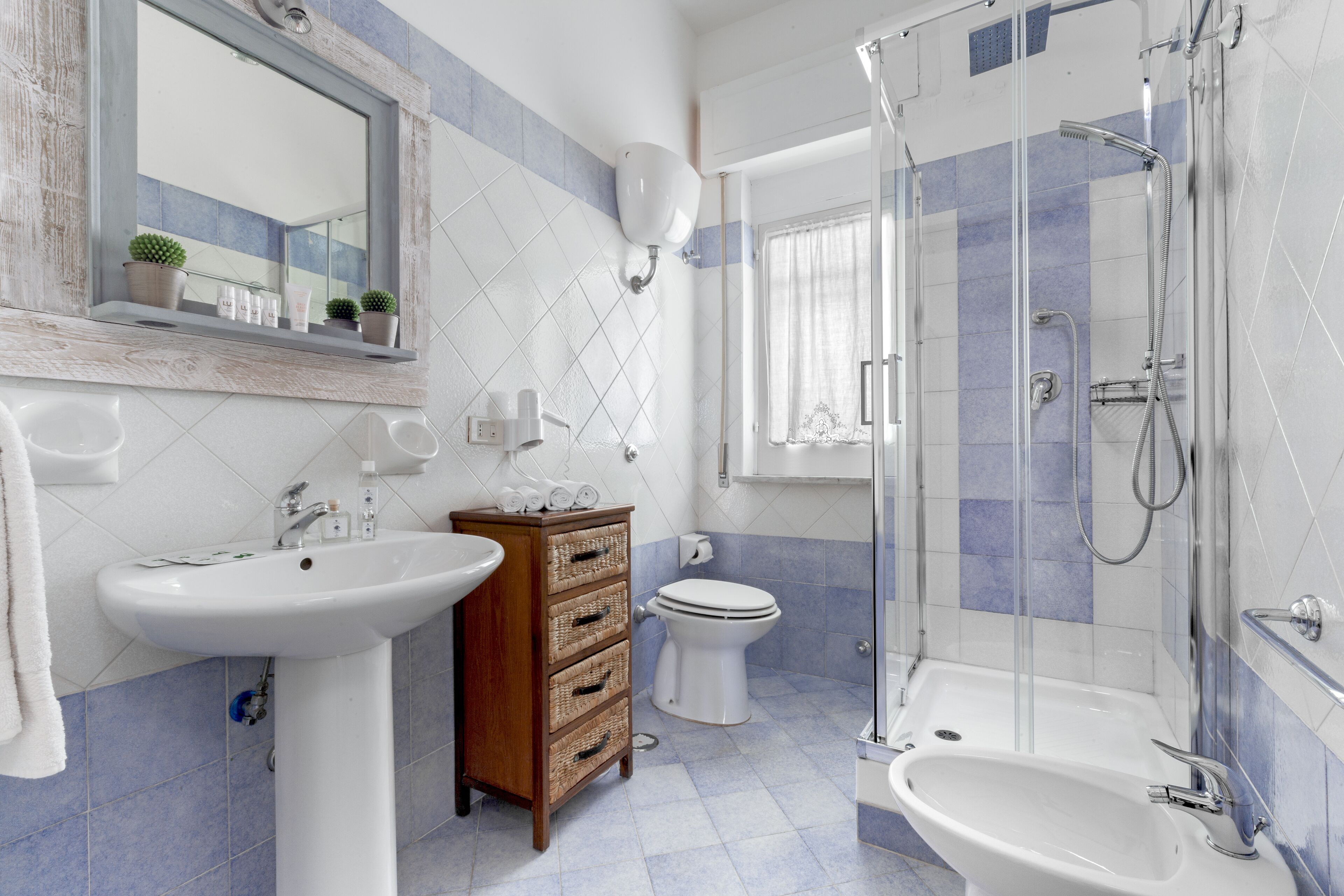 classic double room, 1 bedroom, private bathroom, sea view | bathroom | shower, rainfall showerhead, free toiletries, hair dryer