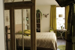 Tweepersoonskamer (Green) | Een kluis op de kamer, verduisterende gordijnen, extra bedden