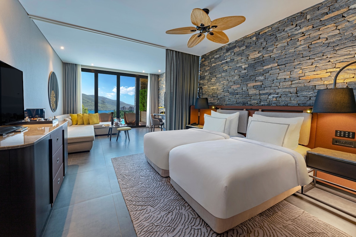 Laguna Deluxe Room Sea View - Swim Up | 高档床上用品、泰普尔床垫、免费迷你吧物品、客房内保险箱
