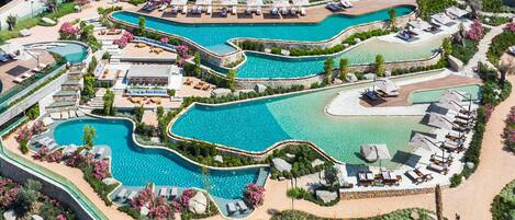 Indoor pool, 6 outdoor pools, pool loungers