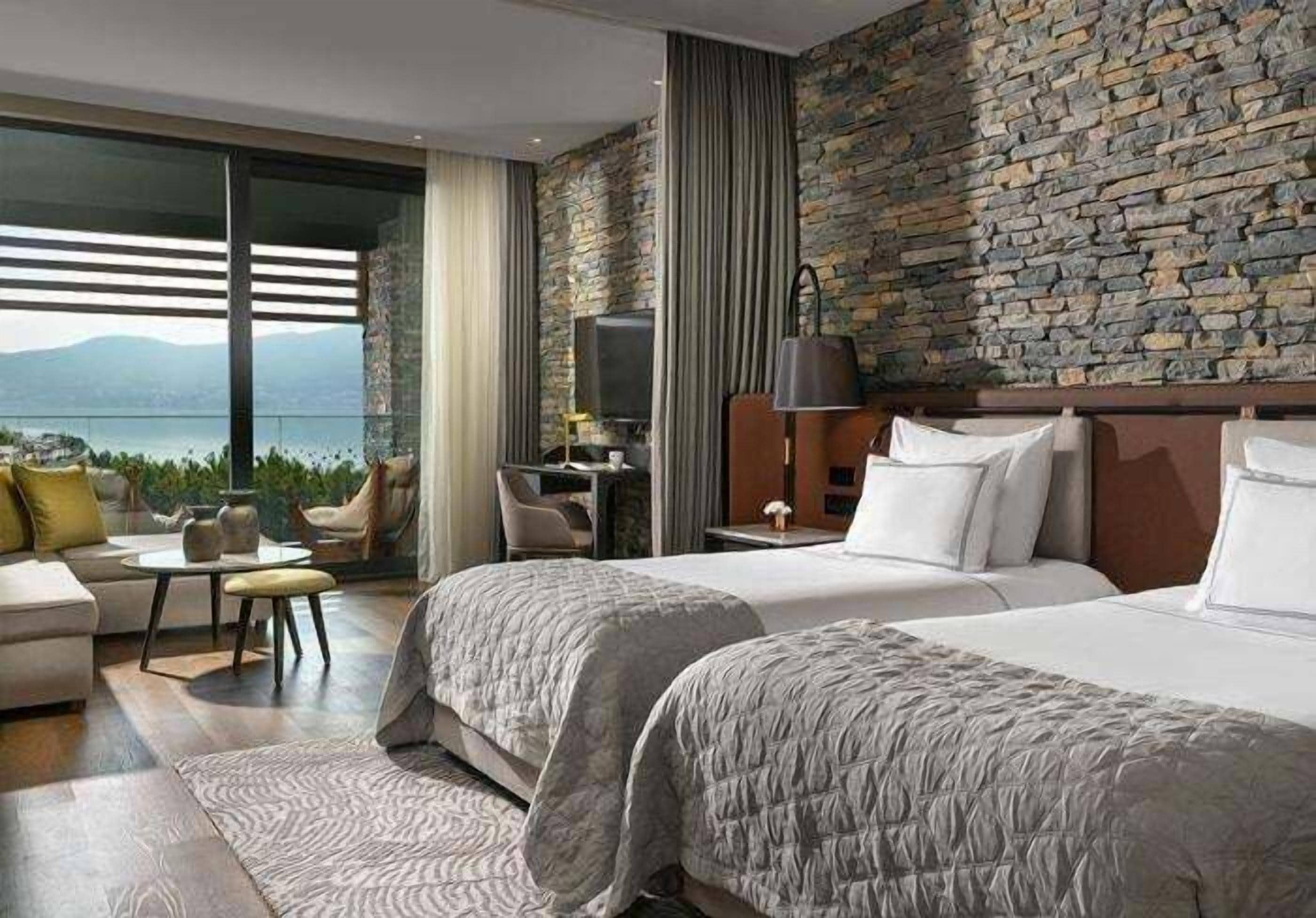 Premium bedding, Tempur-Pedic beds, free minibar items, in-room safe