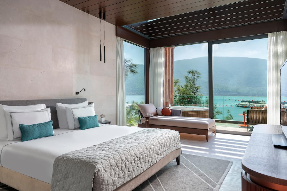 Forest Room Sea View (Lujo Edition) | 1 phòng ngủ, bộ đồ giường cao cấp, nệm Tempur-Pedic