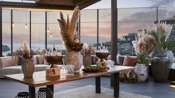 14 bars/lounges, 2 poolside bars, 3 beach bars