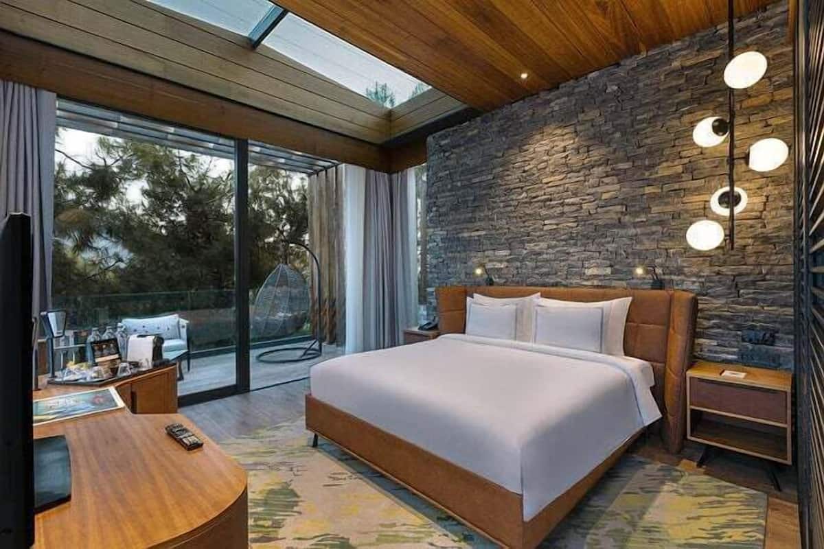 Forest Villa 3 Bedroom | 1 makuuhuone, ylelliset vuodevaatteet, Tempur Pedic -patjalliset sängyt