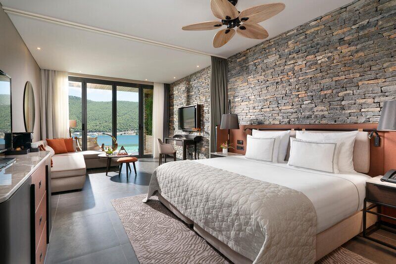 Laguna Deluxe Room Sea View - Swim Up | Premium bedding, Tempur-Pedic beds, minibar (some free items)