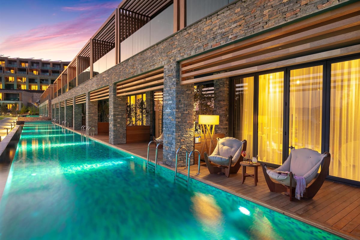 Laguna Deluxe Room Sea View - Swim Up | 1 bedroom, premium bedding, Tempur-Pedic beds, free minibar items