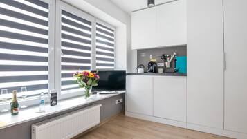 Classic Single Room, 1 Twin Bed, Kitchenette | Private kitchenette | Fridge, stovetop, espresso maker