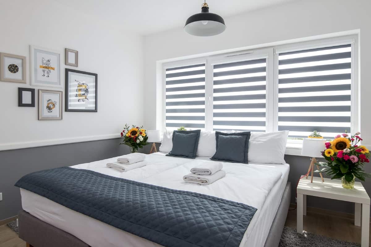 Suíte luxo, 1 cama Queen e sofá-cama, cozinha americana | Roupas de cama premium, cofres nos quartos, escrivaninha