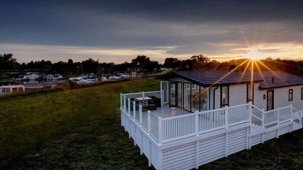Front of property – evening/night - Lazy Otter Meadows (Ely)