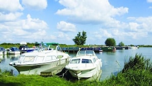 Marina - Lazy Otter Meadows (Ely)
