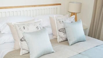 Iron/ironing board, cribs/infant beds