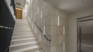 A modern staircase with a handrail, leading to a door at the top. - Hotel Sana (Sarajevo)