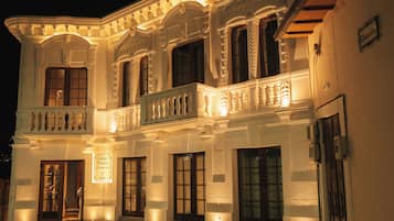 Façade de lâhĂ©bergement - soirĂ©e/nuit