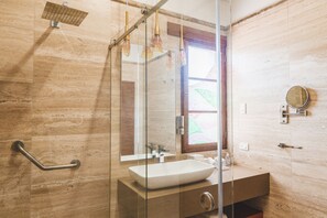 Premium Double or Twin Room, Ensuite | Bathroom - Hotel Mama Cuchara by Art Hotels Ecuador (Quito)
