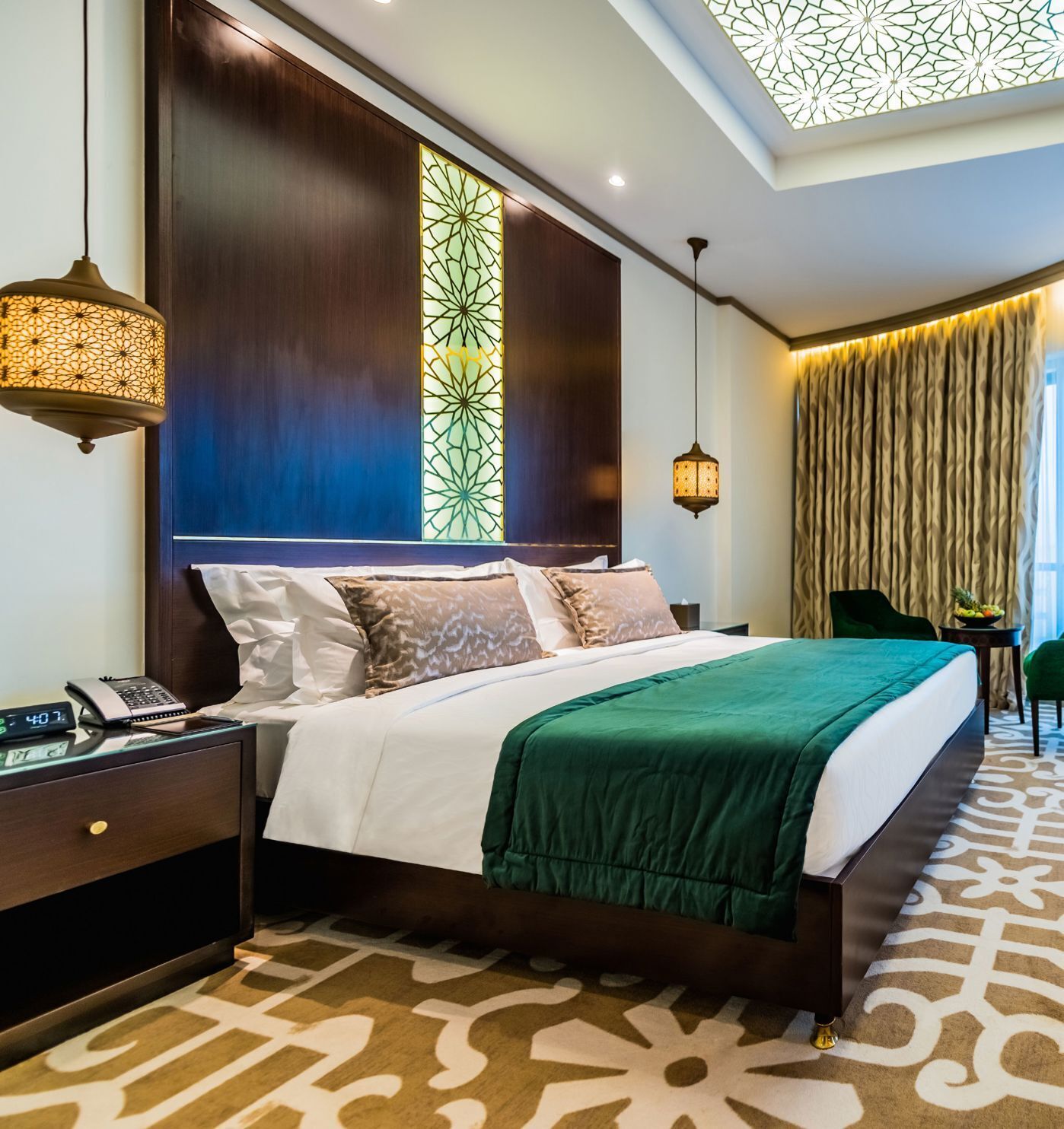 Surmatelas, coffres-forts dans les chambres, rideaux occultants