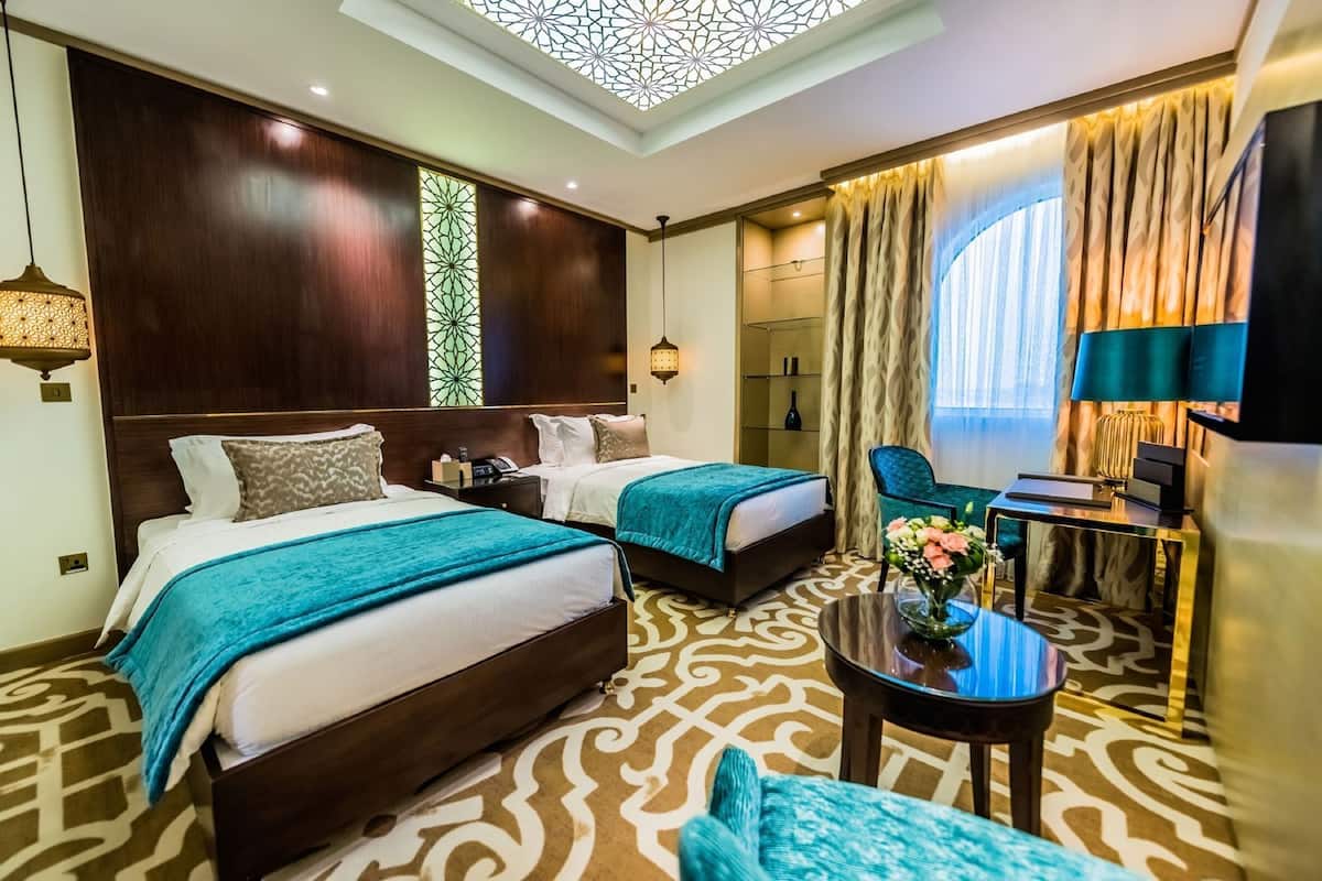 Surmatelas, coffres-forts dans les chambres, rideaux occultants