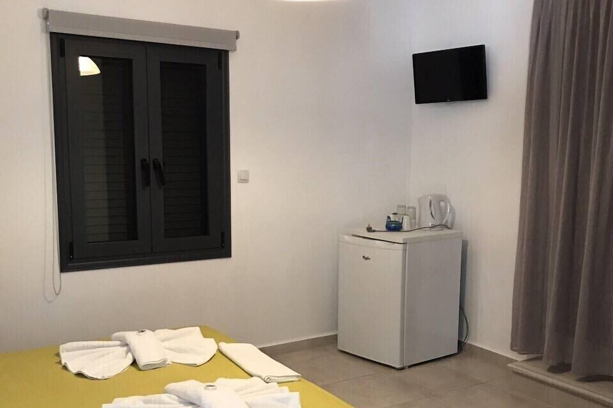 Double or Twin Room | Soundproofing, cribs (free), WiFi (free), bed sheets