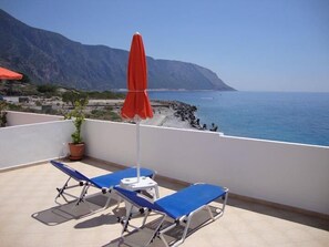 Habitación doble superior, vistas al mar | Terraza o patio