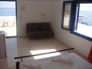 Superior tweepersoonskamer, uitzicht op zee | Geluiddichte muren, gratis babybedden, gratis wifi, beddengoed