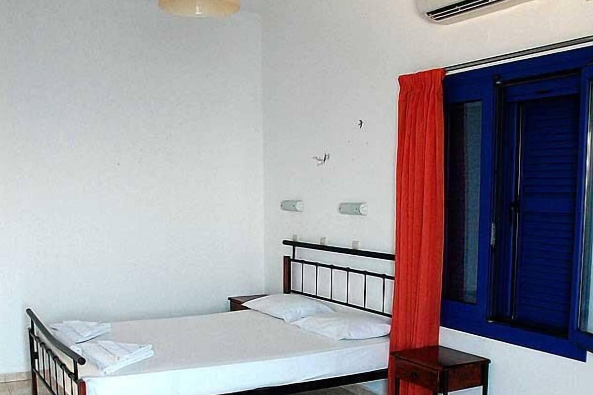 Superior Double Room, Sea View | Soundproofing, cribs (free), WiFi (free), bed sheets