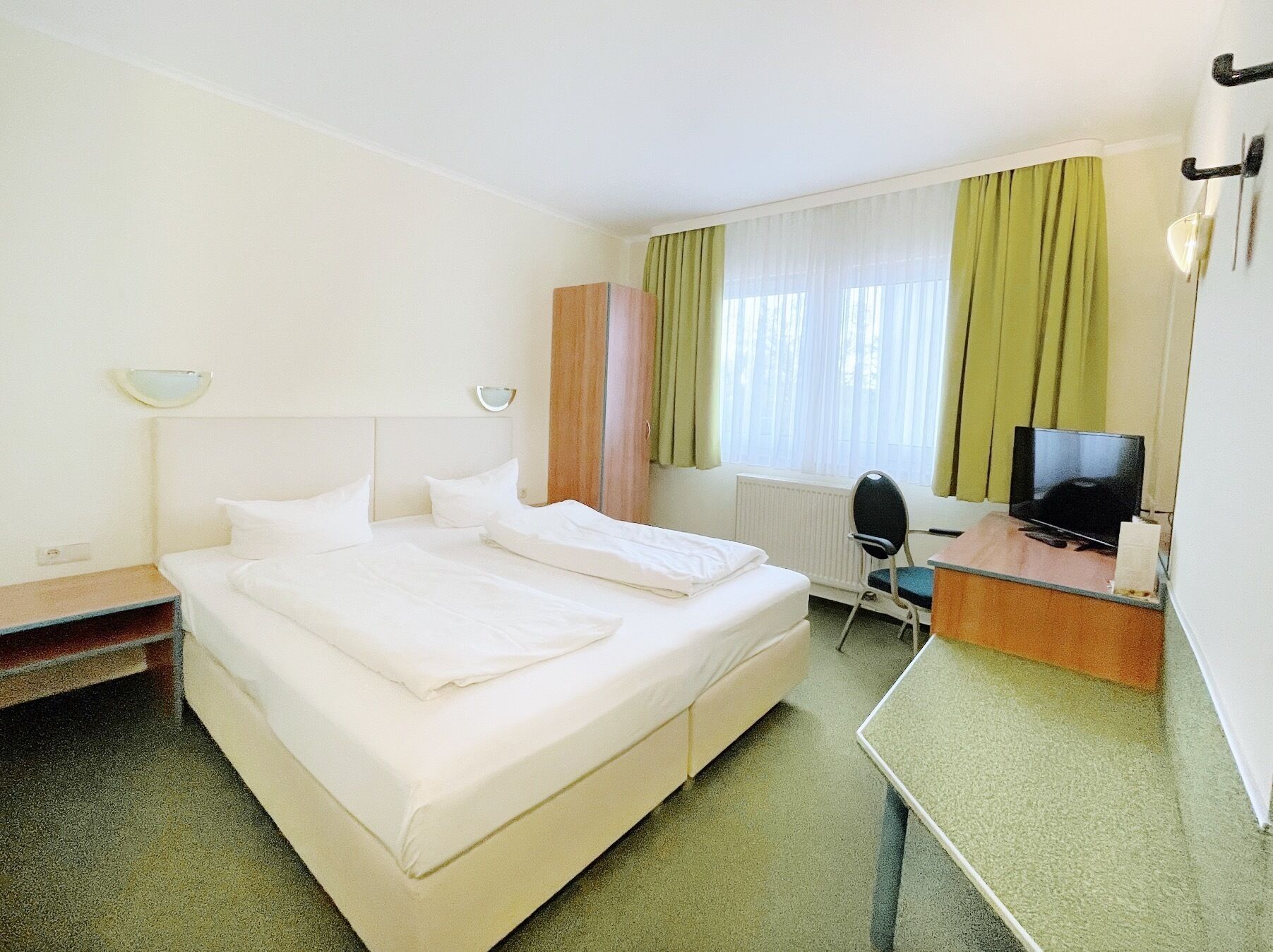 特色装修、特色家居、办公桌、遮光窗帘