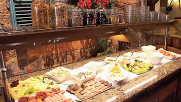 Morgenmadsbuffet hver dag (10 EUR pr. person)