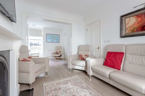 Apartment, 3 Bedrooms | Living room | TV, fireplace - Stunning & Modern 3Bed House in Victoria (London)