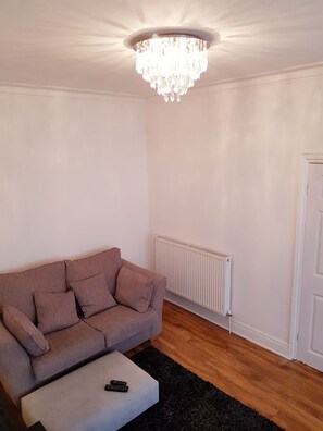 House, 3 Bedrooms | Living room | Flat-screen TV - WOODLEIGH LUXURY 3 BEDROOMS HOUSE (Manchester)