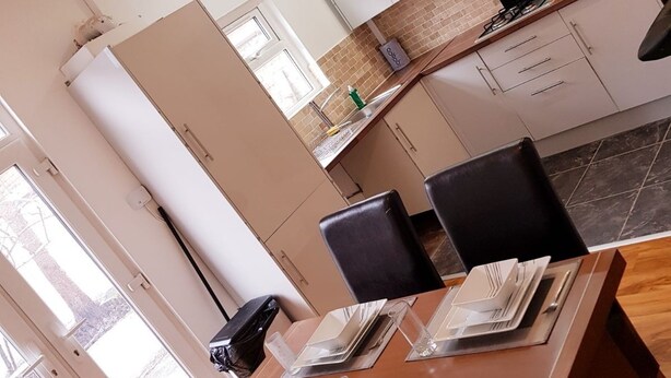 Unclassified image, 1 of 38, button - WOODLEIGH LUXURY 3 BEDROOMS HOUSE (Manchester)