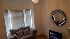 Unclassified image, 2 of 38, button - WOODLEIGH LUXURY 3 BEDROOMS HOUSE (Manchester)