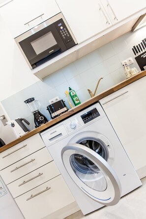 ファミリー アパートメント 2 ベッドルーム (with garage) | 専用キッチン | 冷蔵庫、電子レンジ、オーブン、コンロ