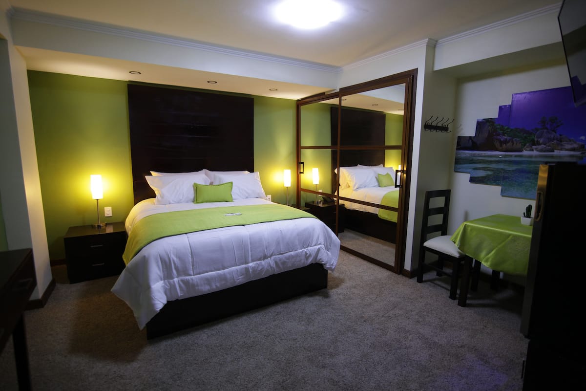 Single Room | Premium bedding, down comforters, Tempur-Pedic beds, minibar