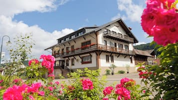 1 bedroom, desk, free WiFi, bed sheets