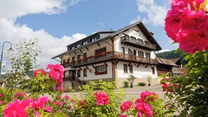 Desk, free WiFi, bed sheets - Hotel Gasthaus Adler (Glottertal)