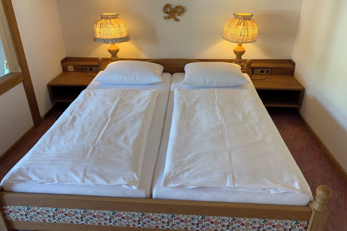 Doppelzimmer Comfort (Nebenhaus Faller) | Escrivaninha, Wi-Fi de cortesia, roupa de cama