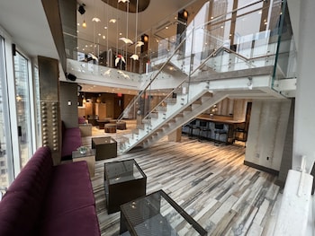 Serves dinner and happy hour at Artezen Hotel